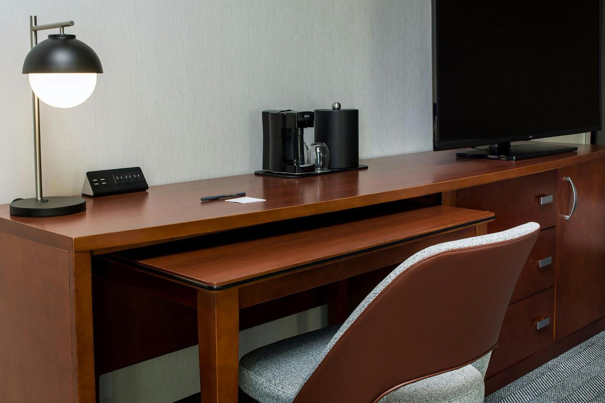 Courtyard By Marriott Phoenix North Екстериор снимка