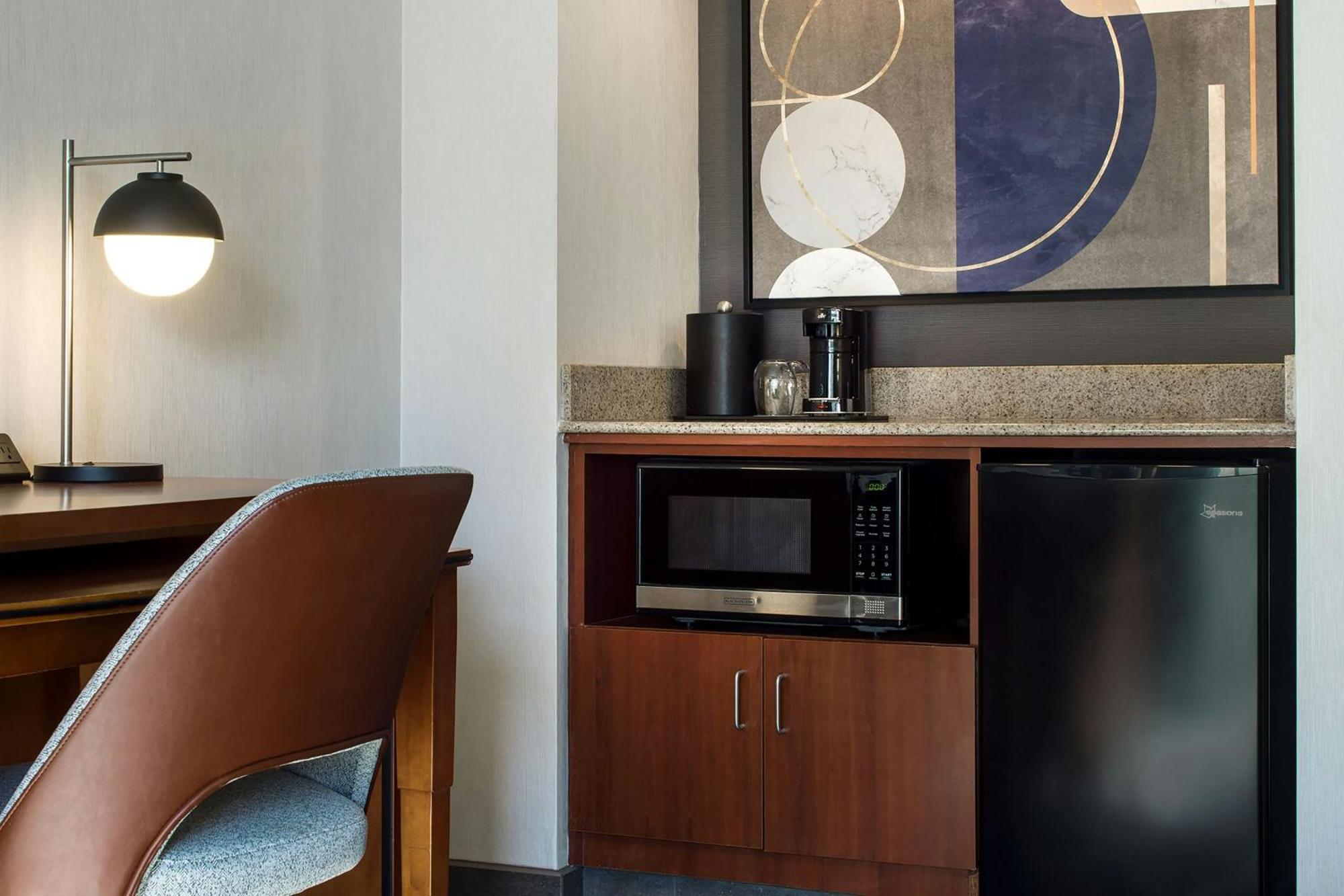 Courtyard By Marriott Phoenix North Екстериор снимка