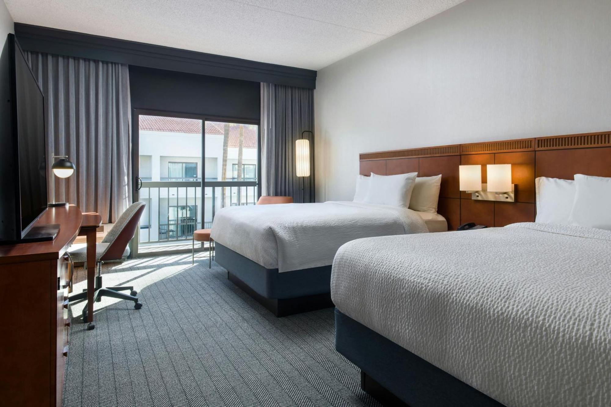 Courtyard By Marriott Phoenix North Екстериор снимка