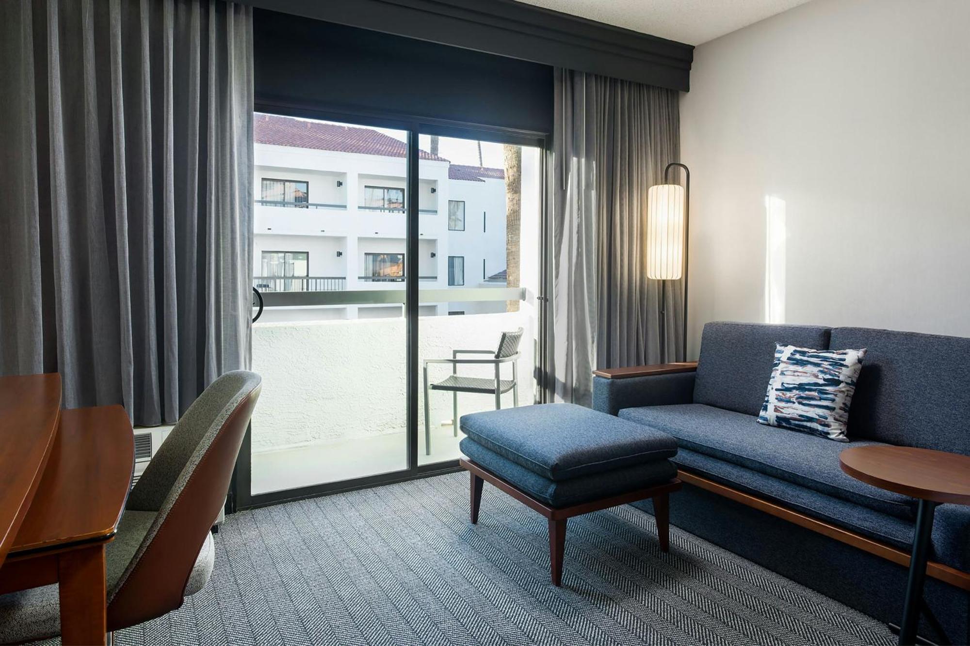 Courtyard By Marriott Phoenix North Екстериор снимка