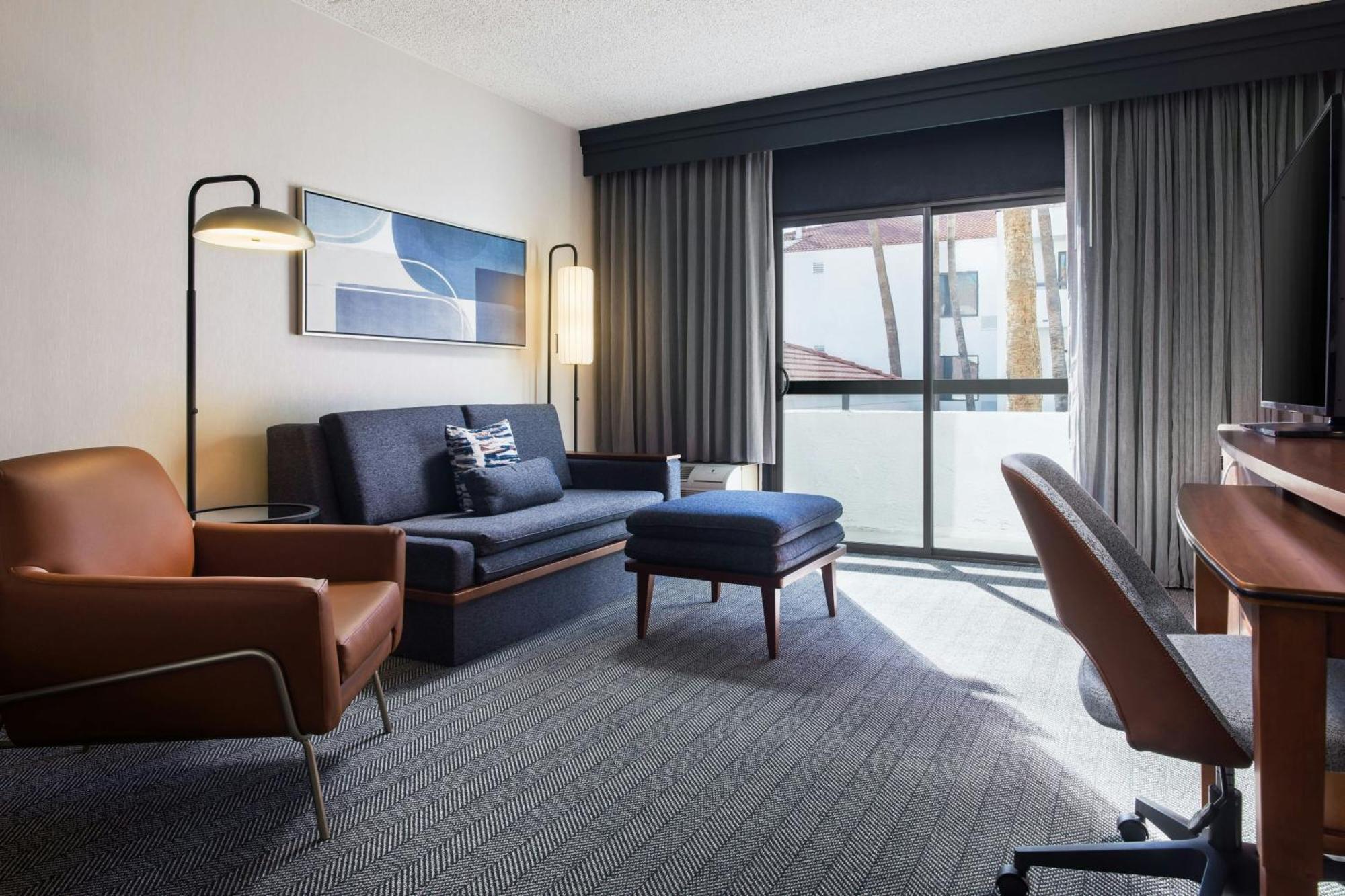 Courtyard By Marriott Phoenix North Екстериор снимка