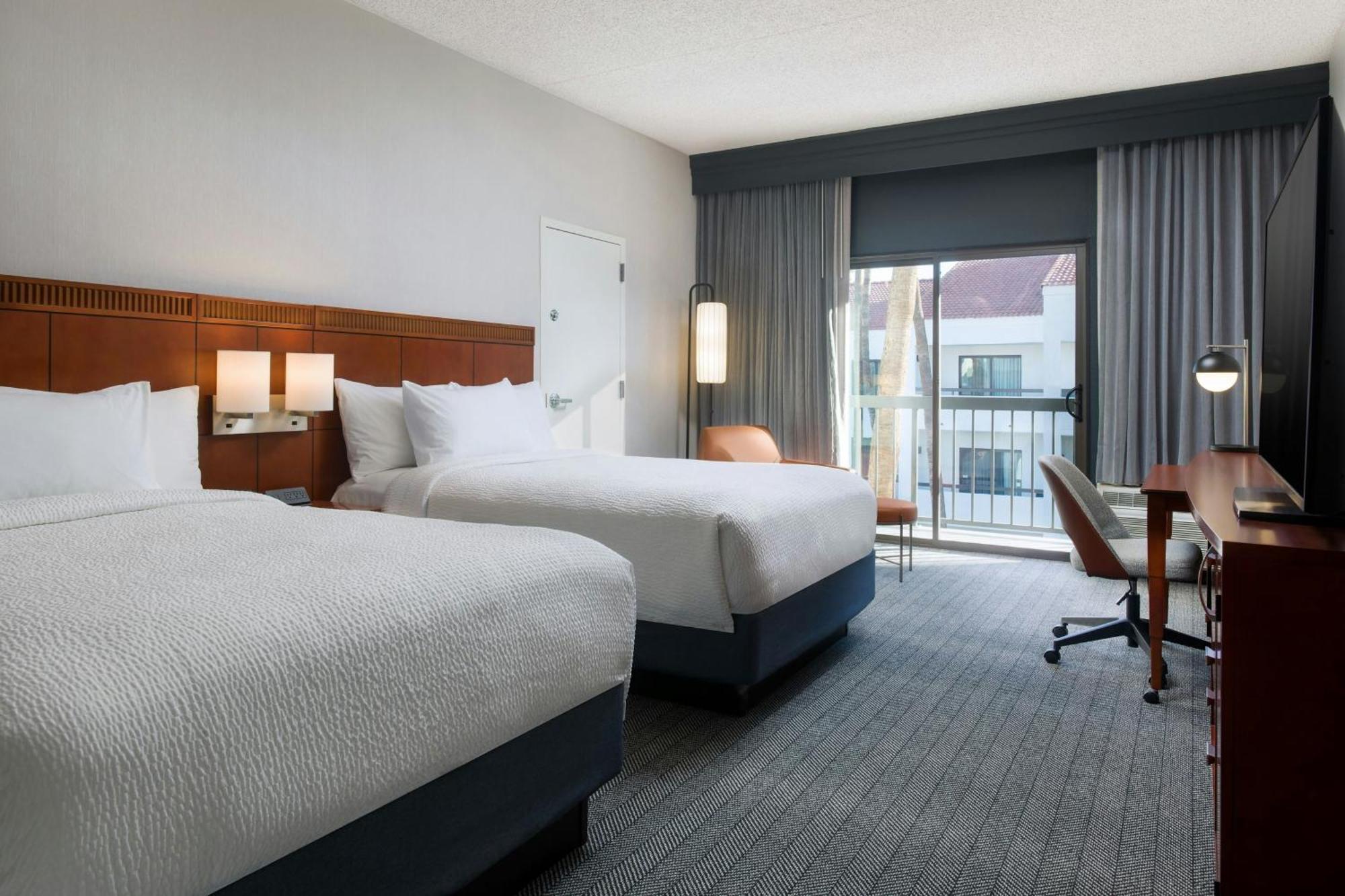 Courtyard By Marriott Phoenix North Екстериор снимка