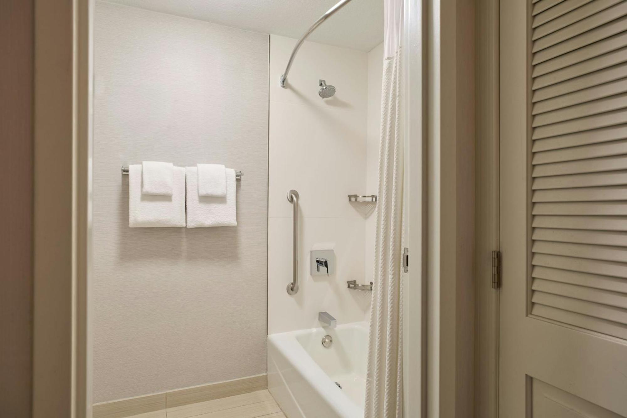 Courtyard By Marriott Phoenix North Екстериор снимка