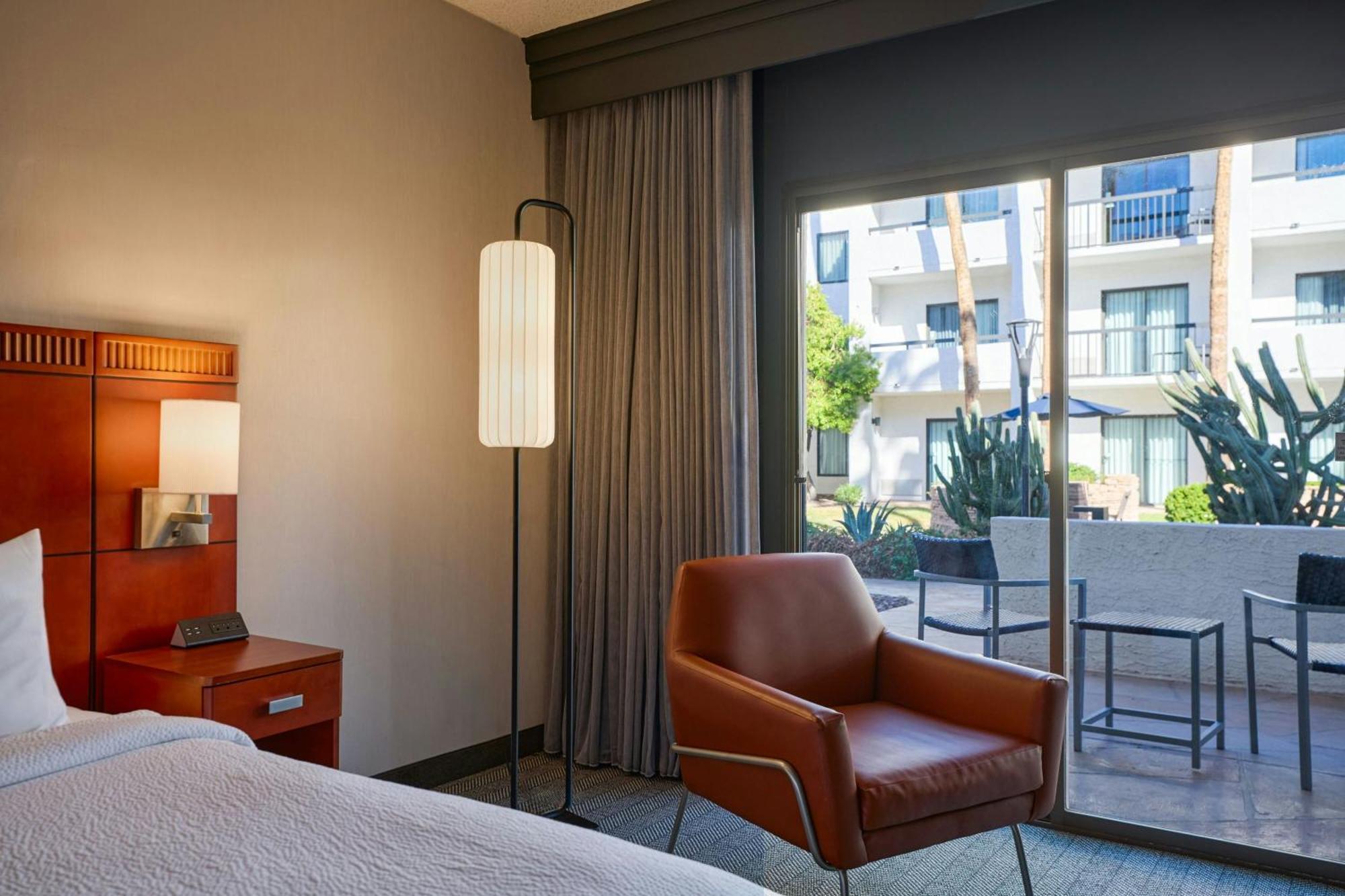 Courtyard By Marriott Phoenix North Екстериор снимка