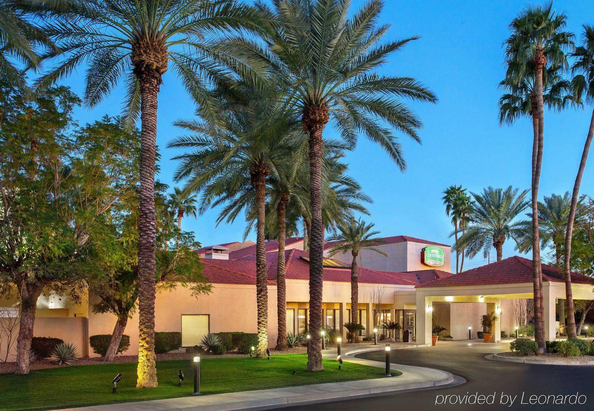 Courtyard By Marriott Phoenix North Екстериор снимка